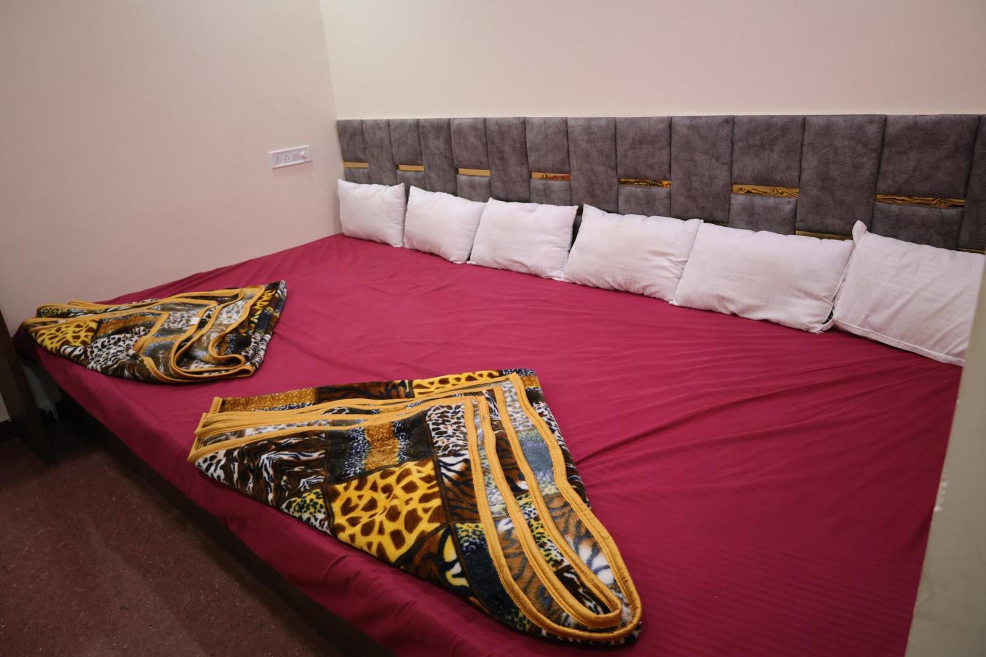 אויאיין Hotel Shree Kalbhairav Kripa מראה חיצוני תמונה